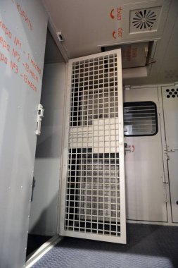  Arabayla ulaşım mahkumlar için.