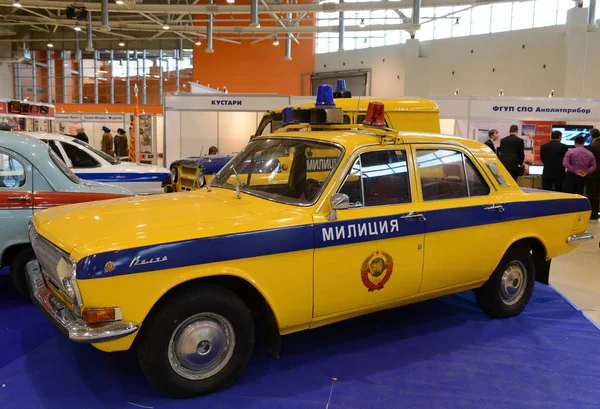 The old Soviet police car GAZ-24 "Volga" — Stock Photo, Image