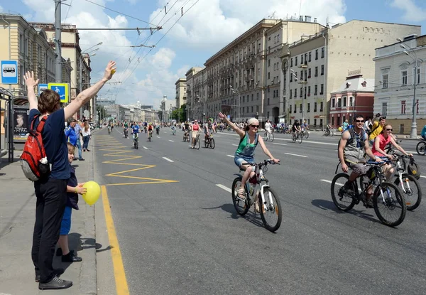 A kerékpárosok lovagolni a moszkvai kerékpár, ezen a környéken: Garden Ring. — Stock Fotó