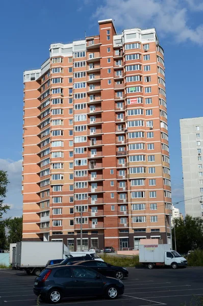 A new apartment building on Voronin Street in Mytischi. — Stock Photo, Image