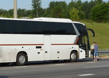  Yol polis devriye karakolunda şehirlerarası yolcu otobüsü kontrol.