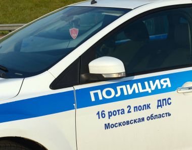  Bir yol polis devriye arabası.