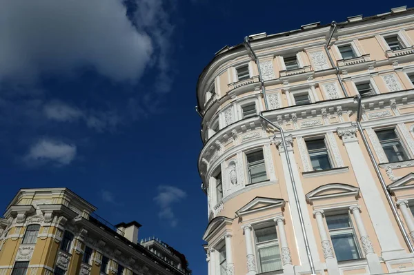 La antigua casa rentable de Lihutin en la calle Prechistenka, 39 en Moscú . —  Fotos de Stock