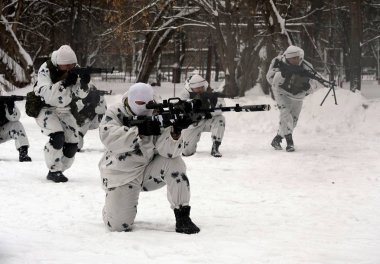  Özel müfreze asker mücadele koordinasyon içinde teröristlerin kış koşullarında nötralize dışarı çalışıyoruz.