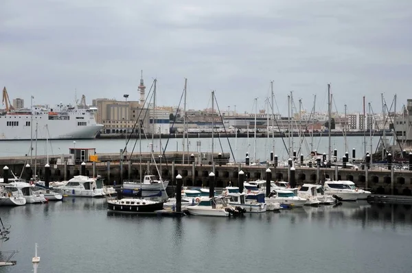 Kadyks Hiszpania Lipca 2011 Seaport Cadiz Nad Brzegiem Zatoki Kadyksu — Zdjęcie stockowe