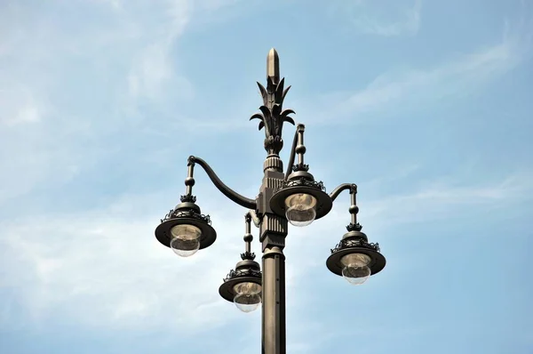 Madrid Spanien Juli 2011 Street Lampa Mitten Den Spanska Huvudstaden — Stockfoto