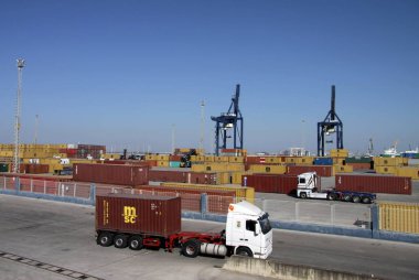 Cadiz, İspanya - 5 Temmuz, 2011:Container bahçeye seaport Cadiz.