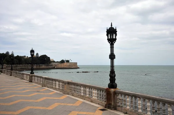 Cádiz Španělsko Červenec 2011 Quay Městě Cádiz Stojí Pobřeží Atlantiku — Stock fotografie