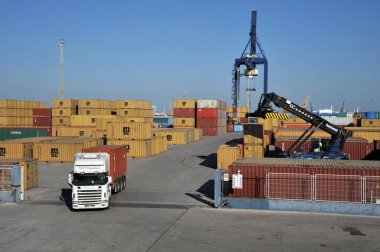 Cadiz, İspanya - 5 Temmuz, 2011:Container bahçeye seaport Cadiz.