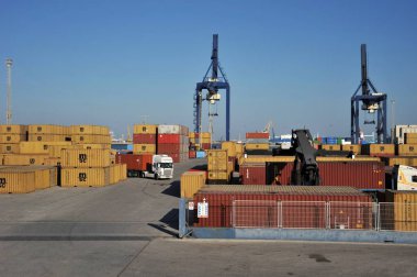 Cadiz, İspanya - 5 Temmuz, 2011:Container bahçeye seaport Cadiz.