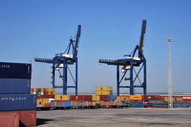 Cadiz, İspanya - 5 Temmuz, 2011:Container bahçeye seaport Cadiz.
