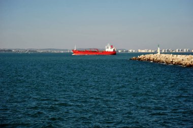 Cadiz, İspanya - 5 Temmuz 2011: Atlantik Okyanusu'nun Cadiz Körfezi'nin kıyısında Cadiz Limanı, limanda.