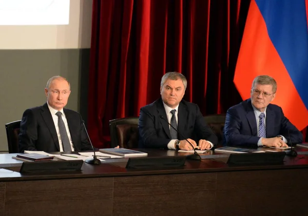 Président de la Fédération de Russie Vladimir Poutine, Président de la Douma d'Etat Vyacheslav Volodin et Procureur général Yury Chaika . — Photo