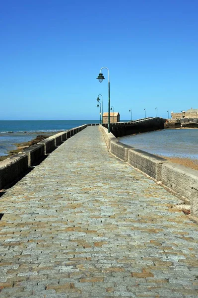 Fortezza di San Sebastian sulle rive dell'antica città marittima di Cadice . — Foto Stock