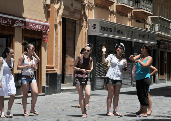 Κάντιθ Ισπανία Ιούλιος 2011 Τουρίστες Στους Δρόμους Της Πόλης Του — Φωτογραφία Αρχείου