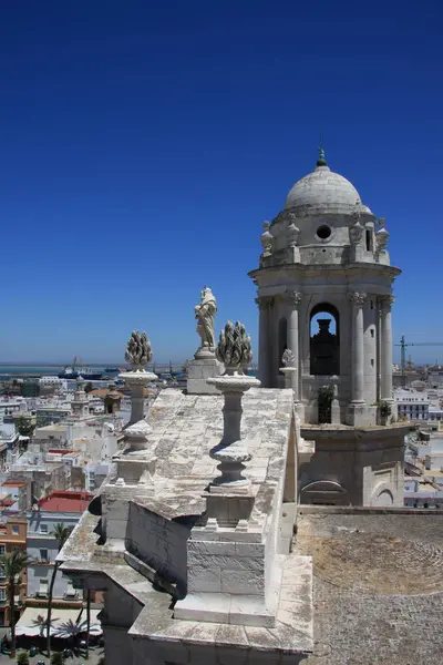 Fragment z katedrály svatého kříže v staré námořní město Cádiz je považován za jednoho z největších ve Španělsku — Stock fotografie