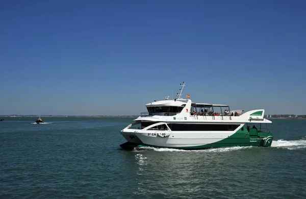 Cadiz España Julio 2011 Barcos Puerto Cádiz Orillas Bahía Cádiz — Foto de Stock