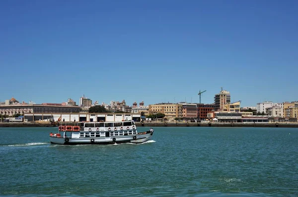 Cadiz Espanha Julho 2011 Navios Porto Porto Cádiz Margens Baía — Fotografia de Stock