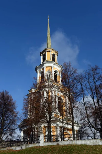 Rjazaň Rusko Října 2017 View Zvonice Rjazaň Kremlu Pozadí Modré — Stock fotografie