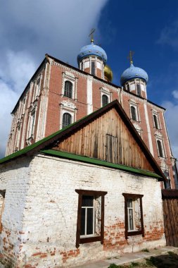 Ryazan, Rusya - 21 Ekim 2017: Ryazan Kremlin Spassky Manastırı varsayım katedralde görünümünü.