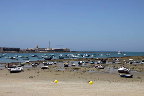 Cádiz Španělsko Července 2011 Lodě Pobřeží Atlantiku Poblíž Pevnosti San — Stock fotografie