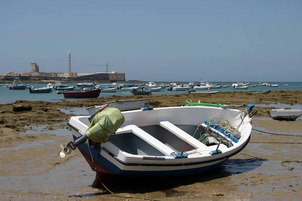 Cádiz Španělsko Července 2011 Lodě Pobřeží Atlantiku Poblíž Pevnosti San — Stock fotografie