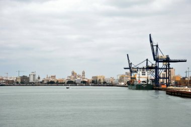 Cadiz, İspanya - 4 Temmuz 2011: Cadiz görünümünü Batı Avrupa'nın en eski şehirlerinden biri olan.