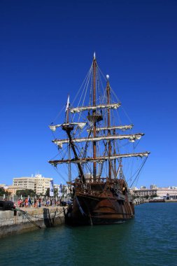  Antik şehir Cadiz Limanı Galleon.