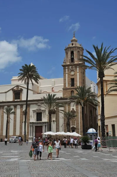 Het plein ligt in het centrum van de oude zee stad Cadiz. — Stockfoto