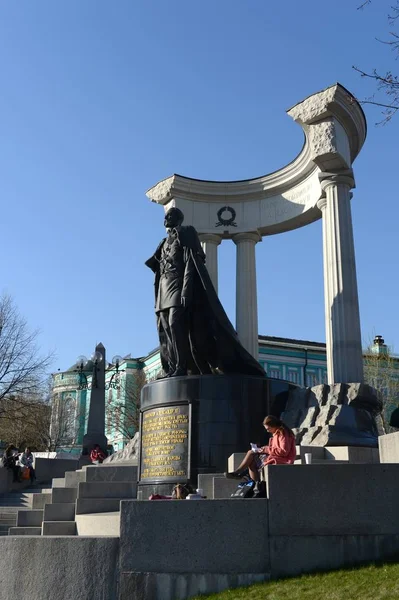 Pomnik Aleksandra Ii Liberator, w pobliżu katedry Chrystusa Zbawiciela w Moskwie. — Zdjęcie stockowe