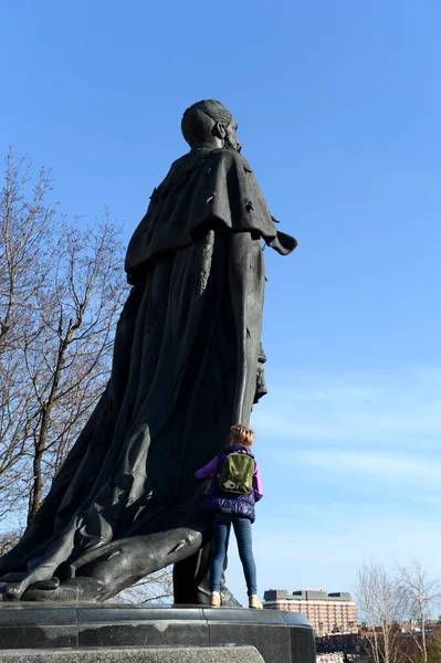 Pomnik Aleksandra Ii Liberator, w pobliżu katedry Chrystusa Zbawiciela w Moskwie. — Zdjęcie stockowe