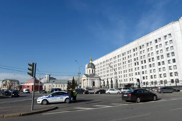 俄罗斯莫斯科 2016年4月17日 俄罗斯联邦国防部关于莫斯科阿尔巴特的总参谋部大楼 — 图库照片