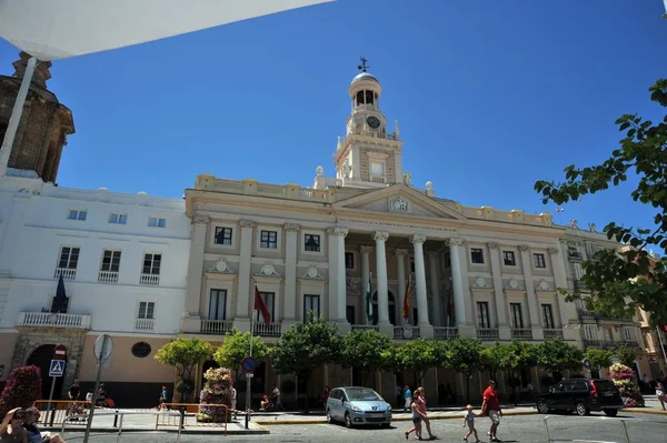 Cádiz Španělsko Července 2011 Staré Radnice Cádizu Věž Hodinami Pozadí — Stock fotografie