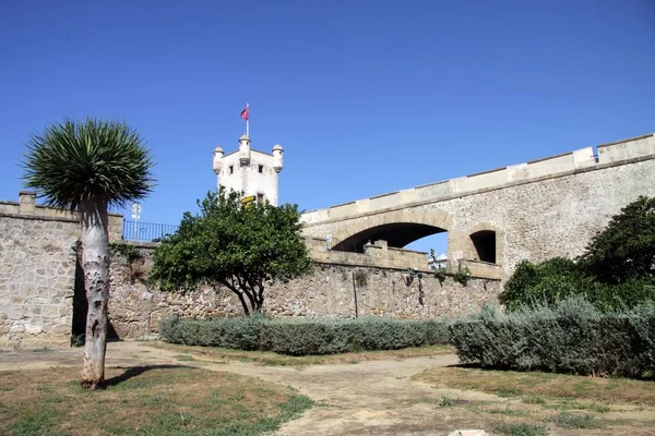 Cádiz Španělsko Července 2011 Věž Nad Pozemskou Bránu Cádizu Vnější — Stock fotografie