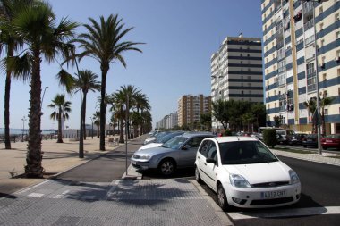 Cadiz, İspanya - 5 Temmuz 2011: Cadiz, Batı Avrupa'nın en eski şehirlerinden biri olan bir modern bakış.
