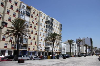 Cadiz, İspanya - 4 Temmuz 2011: Cadiz, Batı Avrupa'nın en eski şehirlerinden biri olan bir modern bakış.