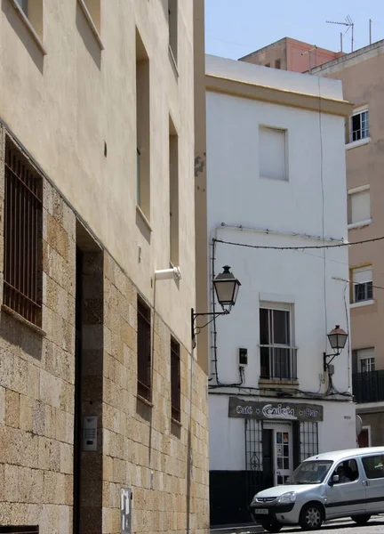 La antigua calle de Cádiz, una de las ciudades más antiguas de Europa Occidental . —  Fotos de Stock