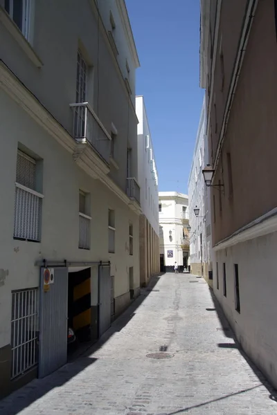 Gamla gatan i Cadiz, en av de äldsta städerna i Västeuropa. — Stockfoto