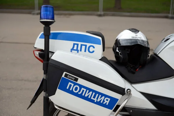 Polis motosiklet yol devriyesi hizmeti için. — Stok fotoğraf