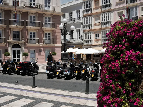 Cadiz Spanje Juli 2011 Geparkeerde Motorfietsen Straat Van Cadiz — Stockfoto