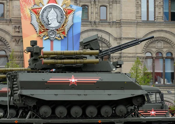 Многофункциональный беспилотный боевой разведывательно-огневой модуль "Уран-9" на Красной площади — стоковое фото