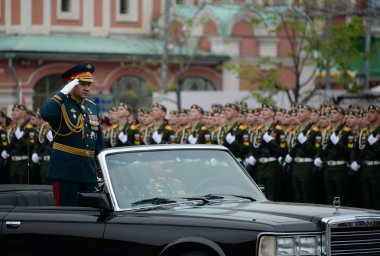  Rusya Sergey Shoigu, Kostümlü prova zafer gününde adamış geçit Savunma Bakanı.