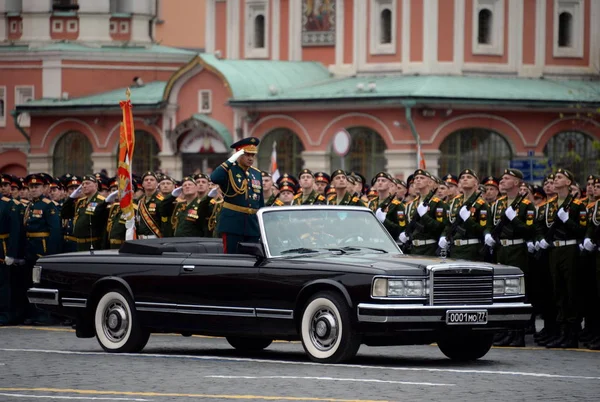 El Ministro de Defensa de Rusia Sergey Shoigu, el desfile dedicado al Día de la Victoria en el ensayo general . — Foto de Stock