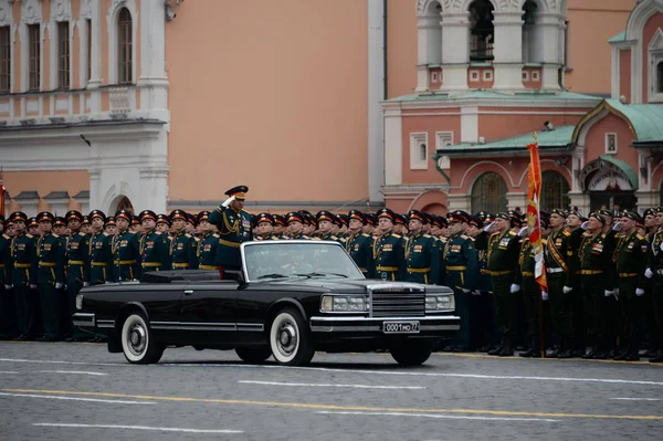 De Minister van defensie van Rusland Sergej Sjojgoe, de parade gewijd aan de dag van de overwinning op de generale repetitie. — Stockfoto