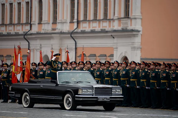 De Minister van defensie van Rusland Sergej Sjojgoe, de parade gewijd aan de dag van de overwinning op de generale repetitie. — Stockfoto