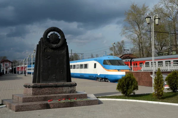 モスクワ ロシア連邦 2016 モスクワのリガ駅に鉄道輸送の歴史の博物館で英雄 Railwaymen の記念碑 — ストック写真