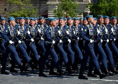  V. Margelov sonra kırmızı kare bir geçit onuruna Zafer Bayramı sırasında adlı öğrenciler Ryazan havadan komut okul
