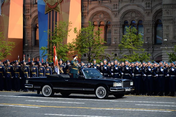 De Minister van defensie van Rusland Sergej Sjojgoe, de parade gewijd aan de dag van de overwinning. — Stockfoto