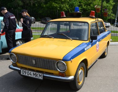  Eski Sovyet Vaz 2101 arabaya polis arabası sürümü