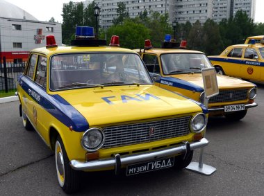  Eski Sovyet Vaz 2101 arabaya polis arabası sürümü